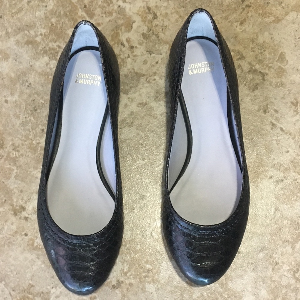 Johnston and Murphy Snakeskin Black Flats